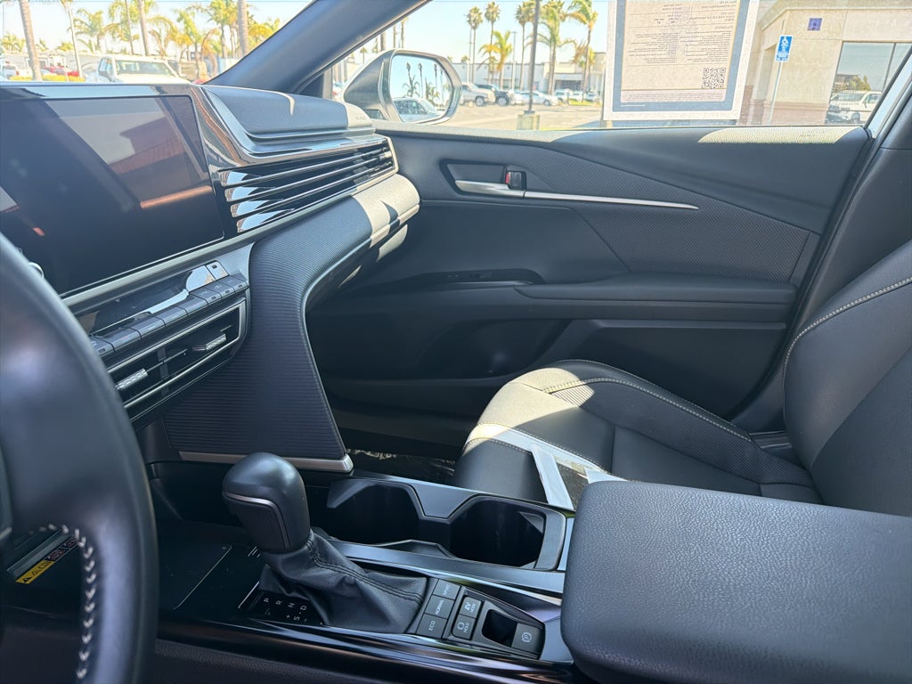 2025 Toyota Camry LE (SE)