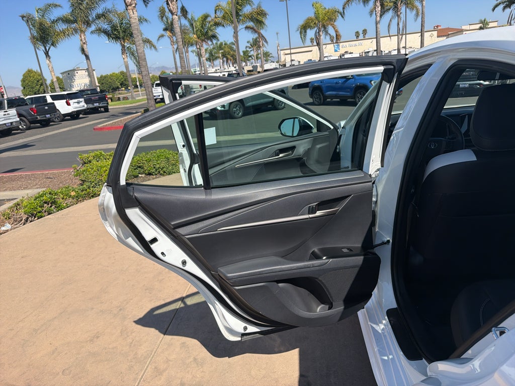 2025 Toyota Camry LE (SE)