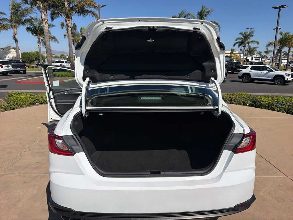 2025 Toyota Camry LE (SE)