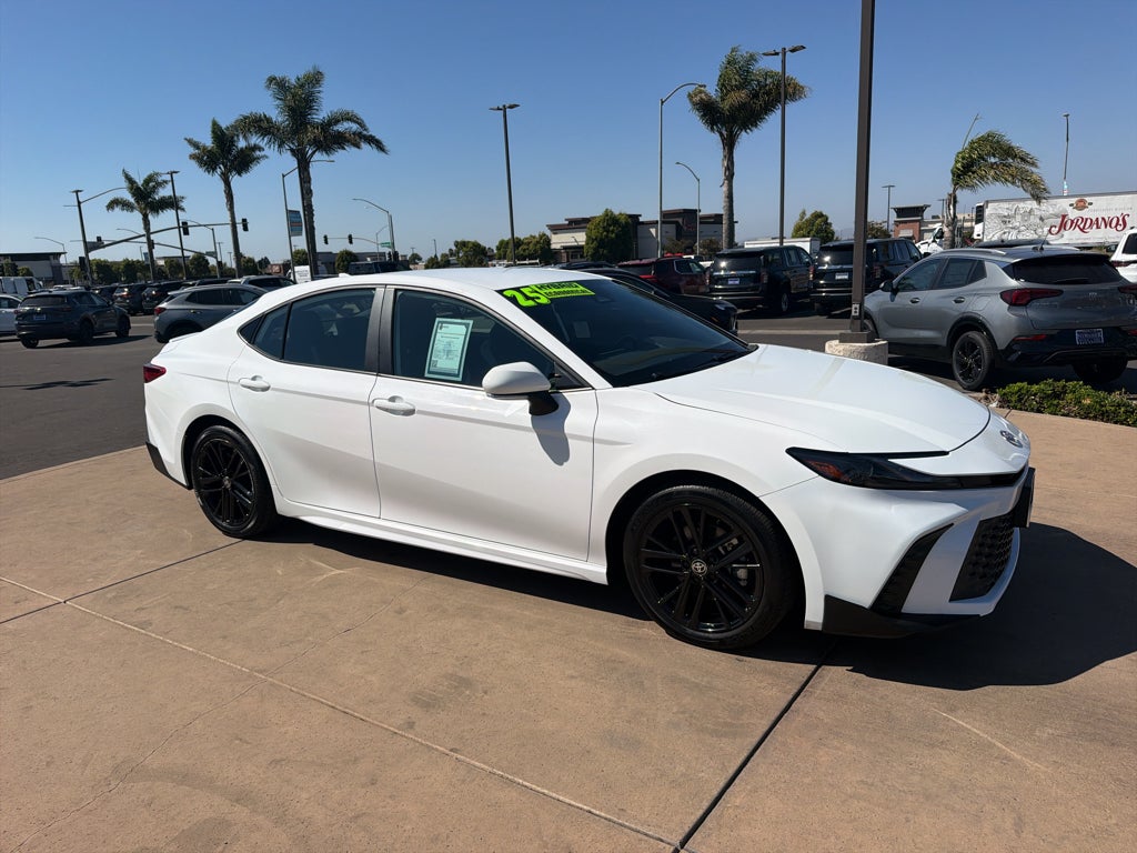 2025 Toyota Camry LE (SE)