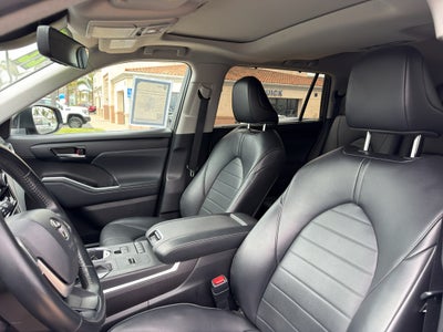 2022 Toyota Highlander Hybrid XLE AWD (Natl)