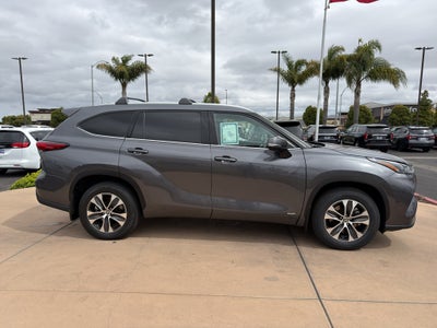 2022 Toyota Highlander Hybrid XLE AWD (Natl)