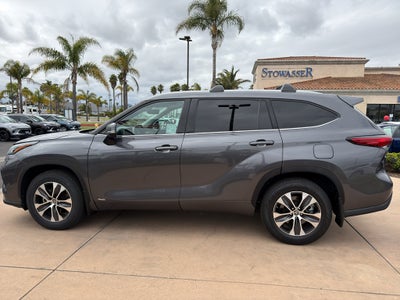 2022 Toyota Highlander Hybrid XLE AWD (Natl)