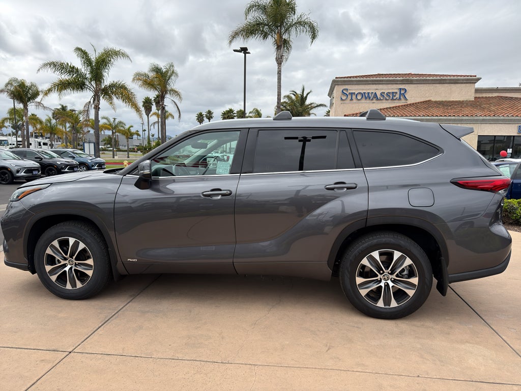 2022 Toyota Highlander Hybrid XLE AWD (Natl)