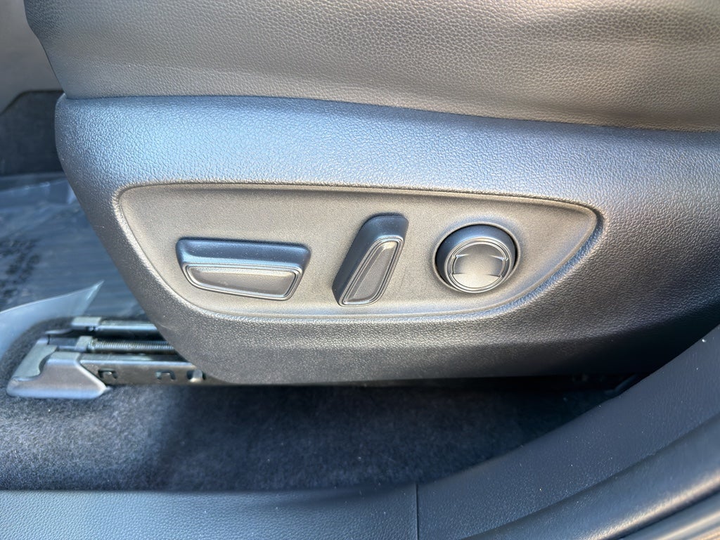 2024 Toyota Highlander LE FWD (GS)