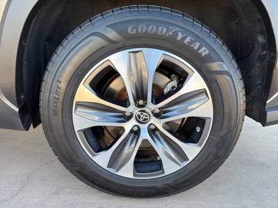 2024 Toyota Highlander LE FWD (GS)