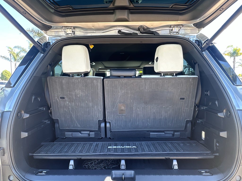 2024 Toyota Sequoia SR5 4WD (SE)