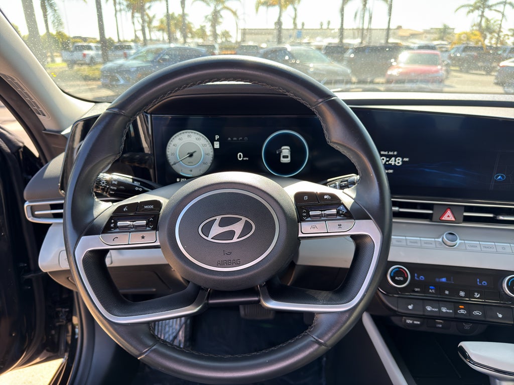 2024 Hyundai Elantra Limited IVT