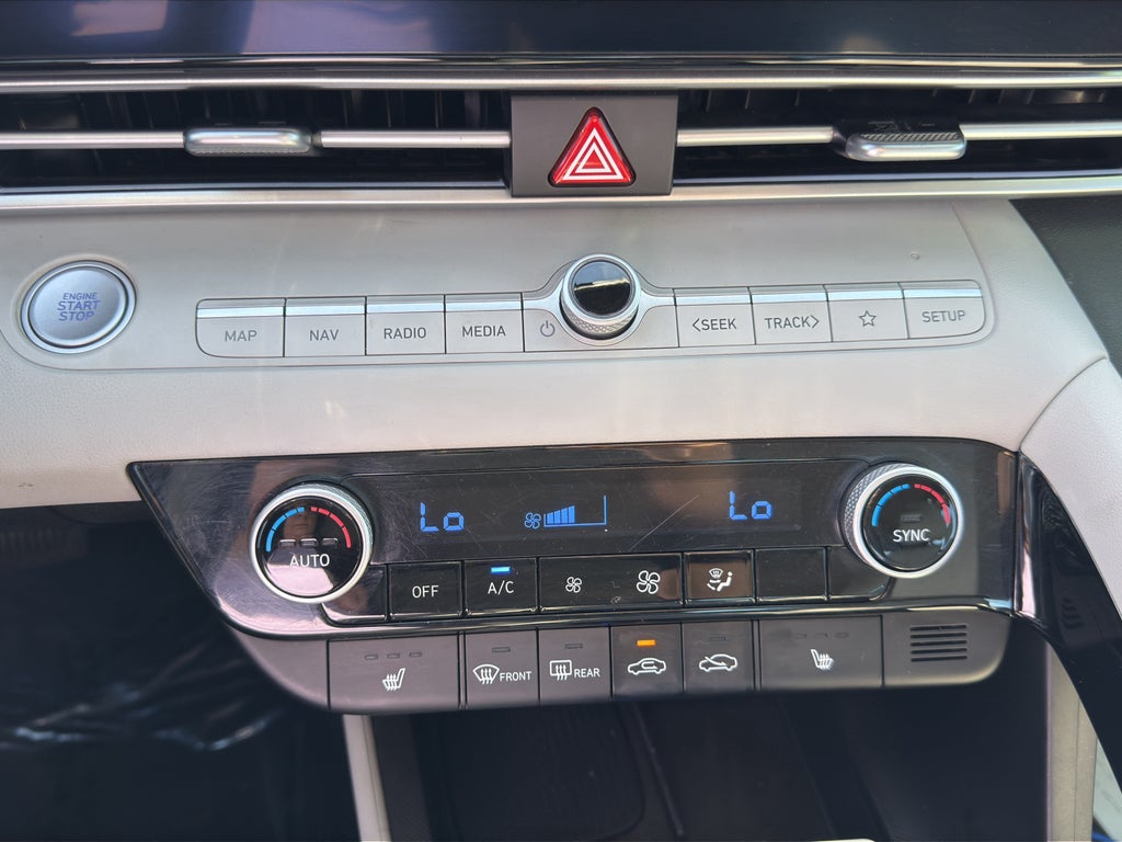 2024 Hyundai Elantra Limited IVT