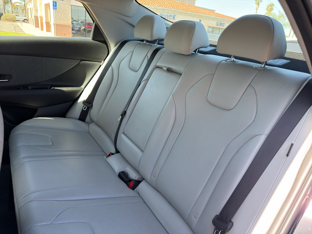 2024 Hyundai Elantra Limited IVT