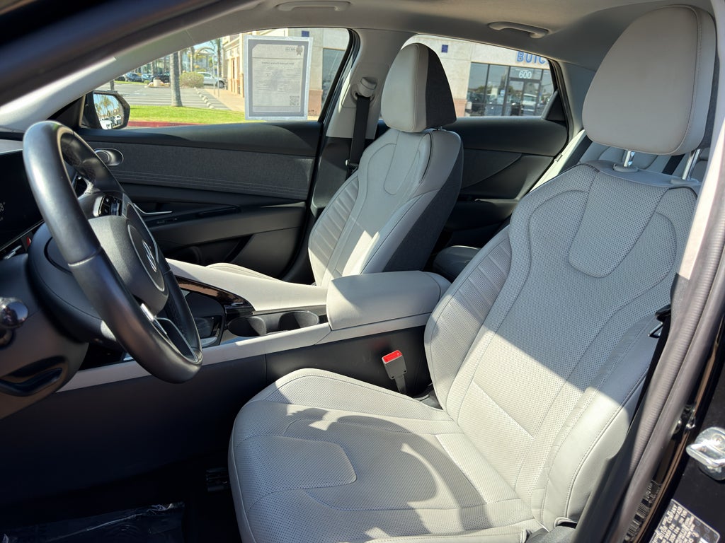2024 Hyundai Elantra Limited IVT