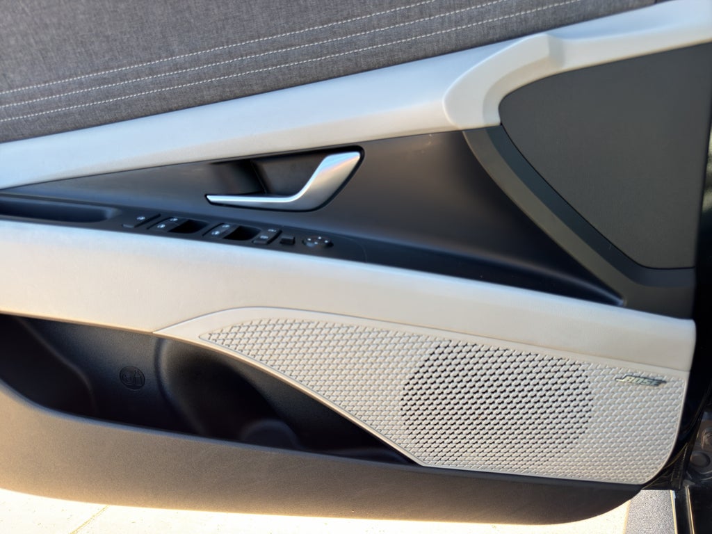 2024 Hyundai Elantra Limited IVT