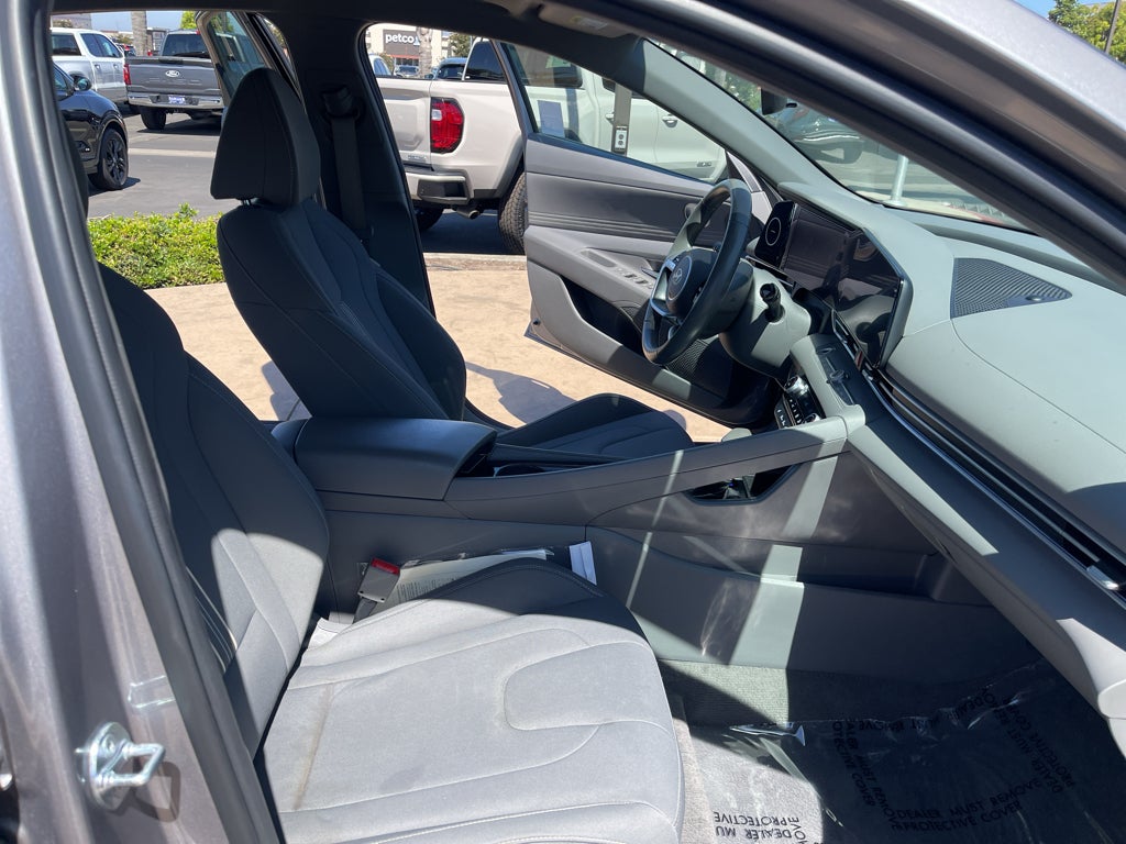 2025 Hyundai Elantra SEL Convenience IVT