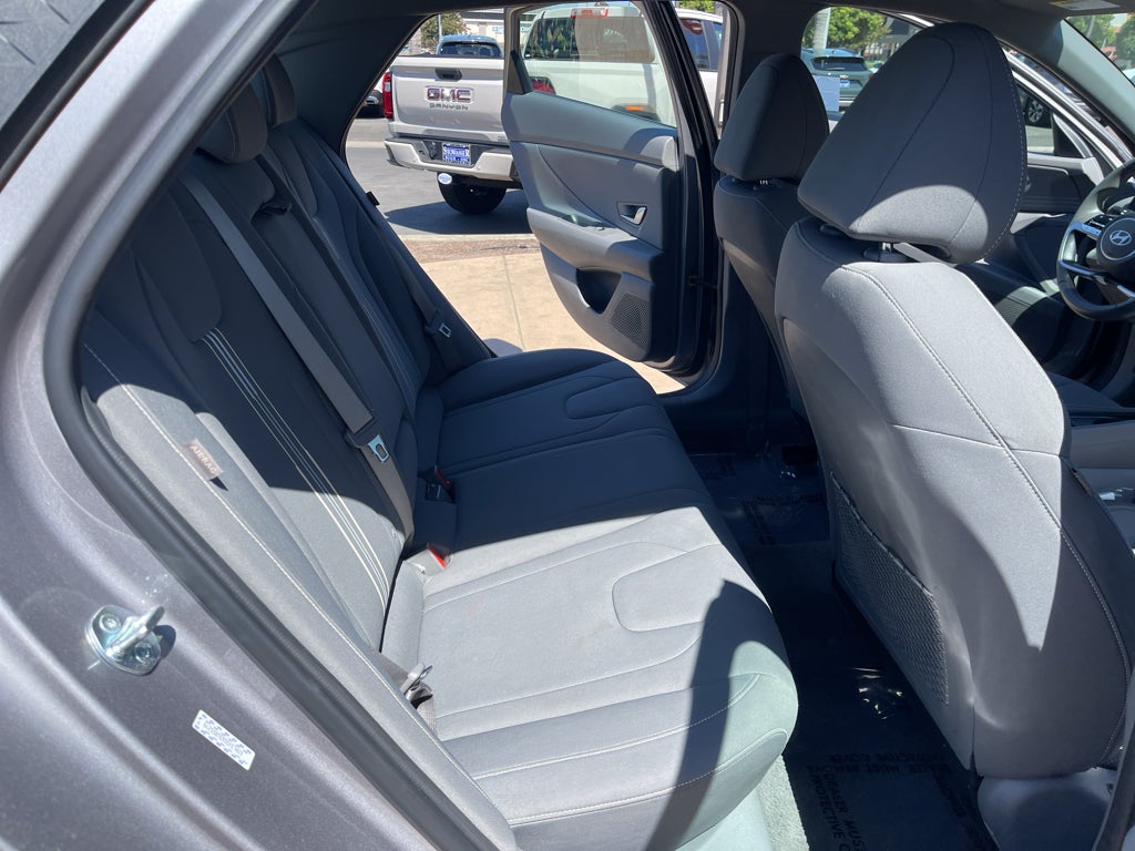 2025 Hyundai Elantra SEL Convenience IVT