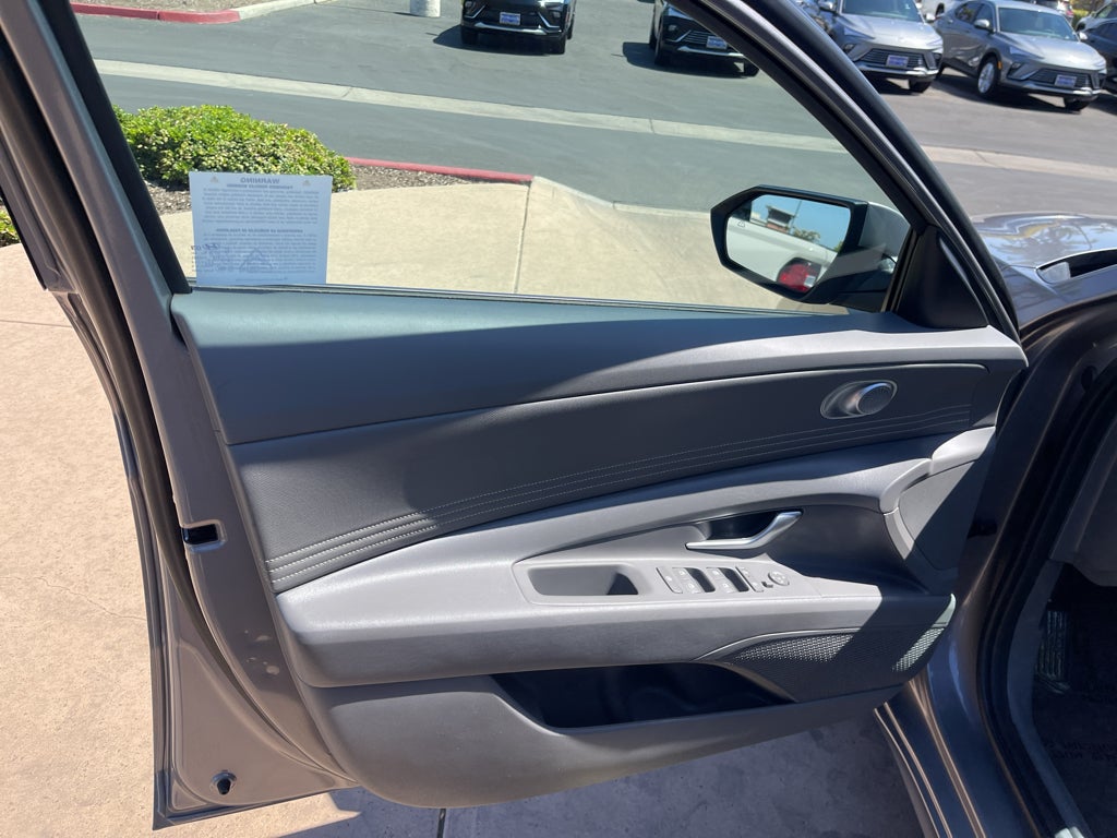 2025 Hyundai Elantra SEL Convenience IVT