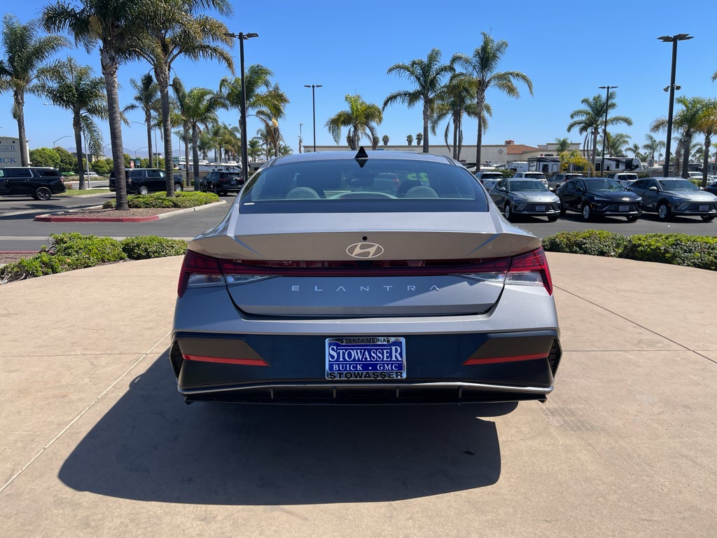 2025 Hyundai Elantra SEL Convenience IVT