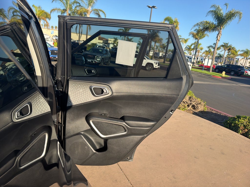 2024 Kia Soul LX IVT